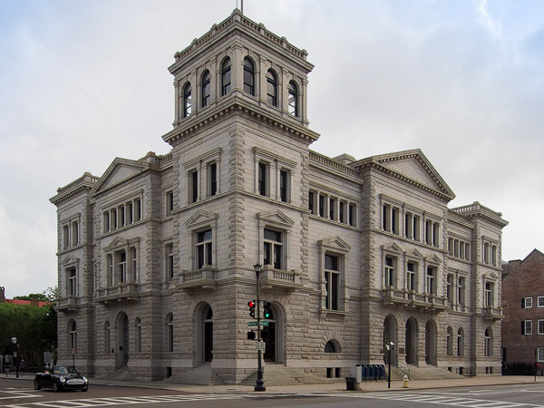 Fun things to do in Charleston : Old Post Office museum