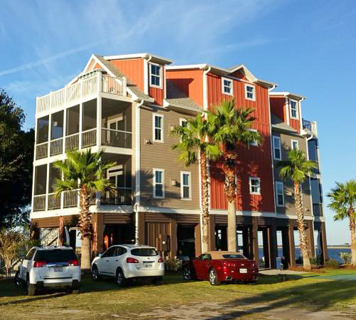 Fun things to do in Charleston : Regatta Inn in Folly Beach SC. 